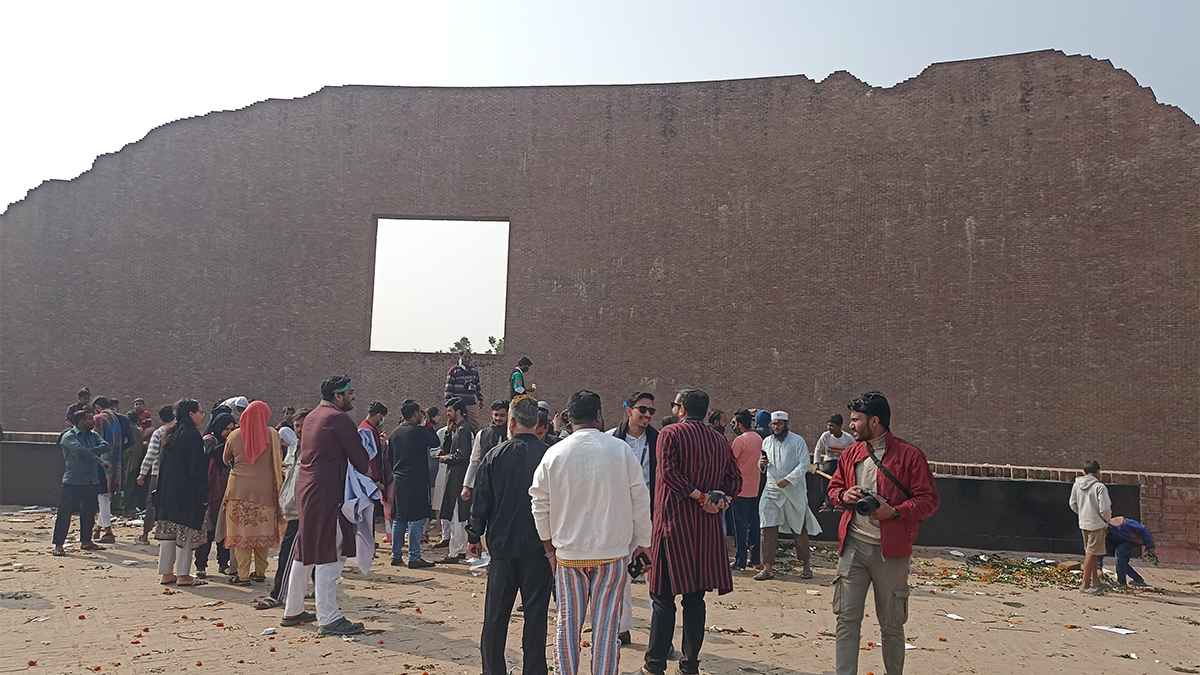 রায়েরবাজার বধ্যভূমিতে দেখা নেই আ. লীগ ও বাংলাদেশ জামায়াতে ইসলামীর